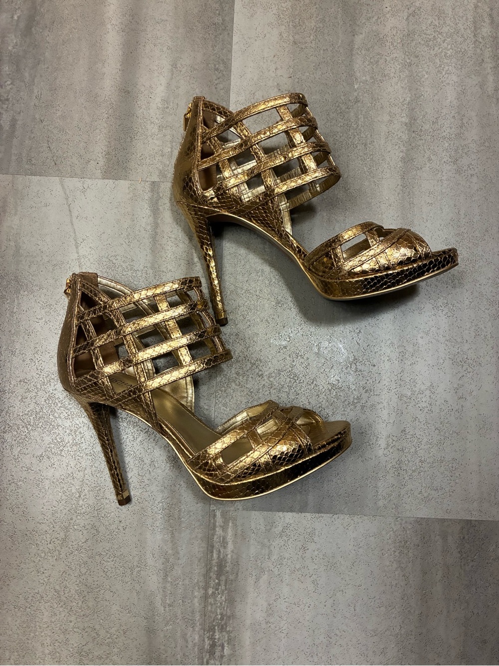 Michael Kors Gold Heels with Strappy Design Original high-heeled shoe - Picture 4 of 10